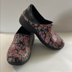 Crocs - Floral Black Clogs size 9